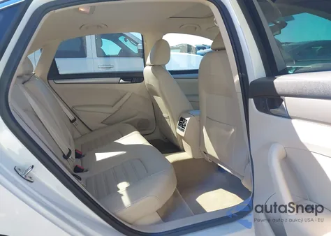 2015 Volkswagen Passat 1.8T Se z USA, uszkodzony, nr VIN 1VWBT7A32FC072081